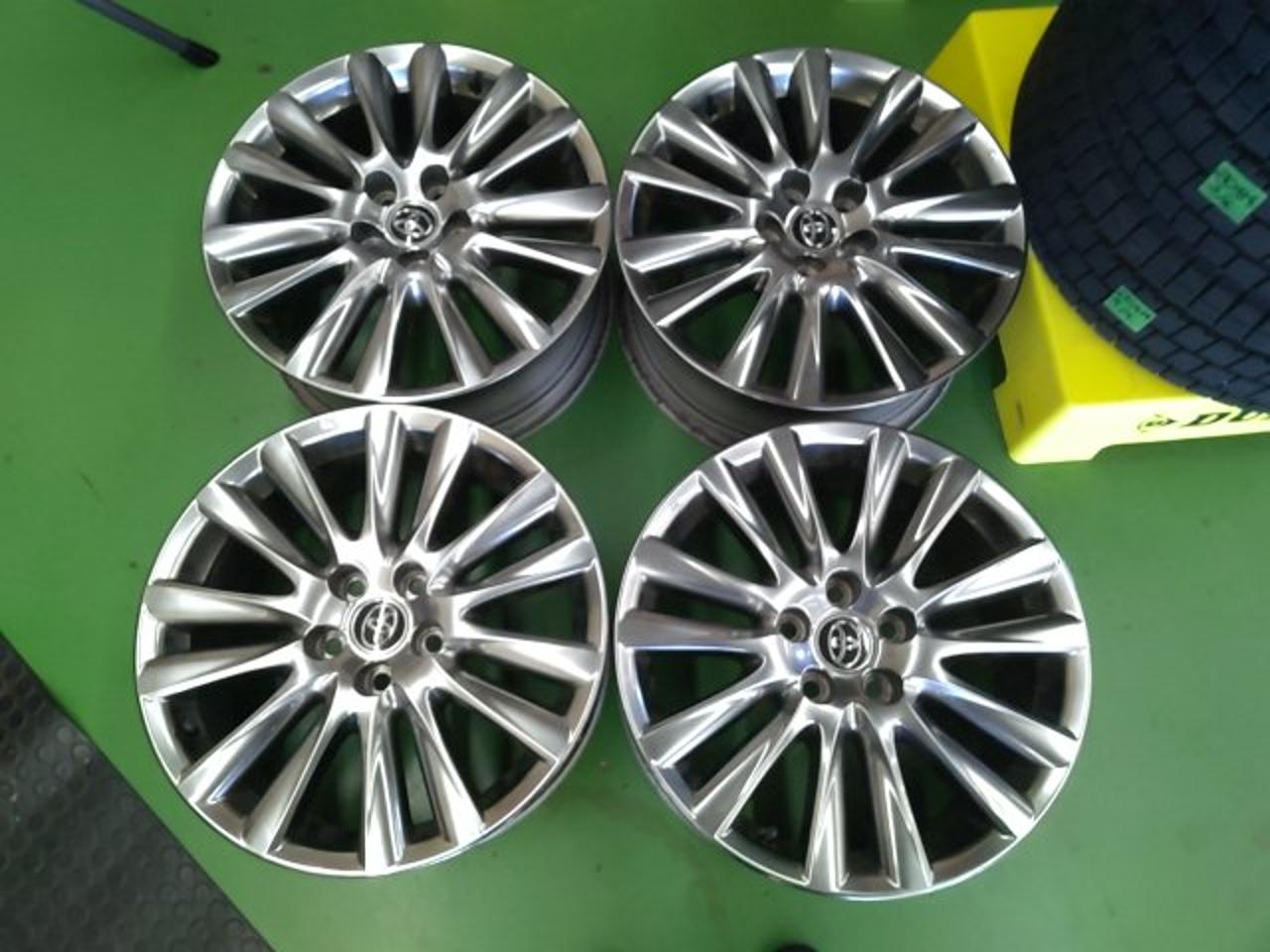 TOYOTA 60-based Harrier Premium grade genuine aluminum wheels