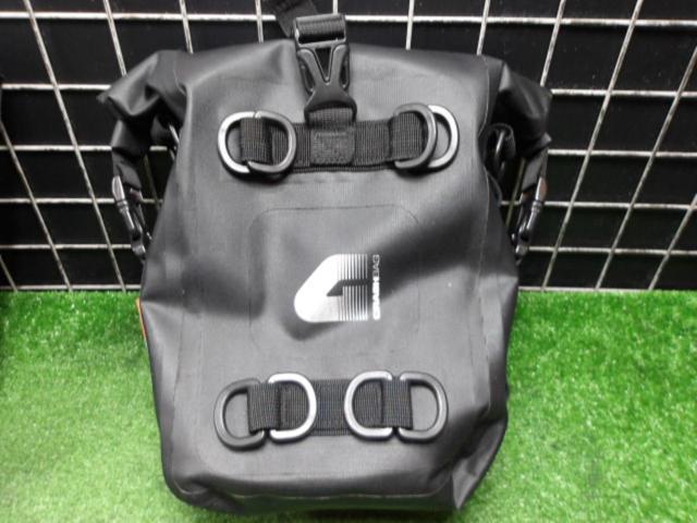 ★GIVI(ジビ) T513 防水エンジンガードバッグ 10L(片側5L) 左右セット