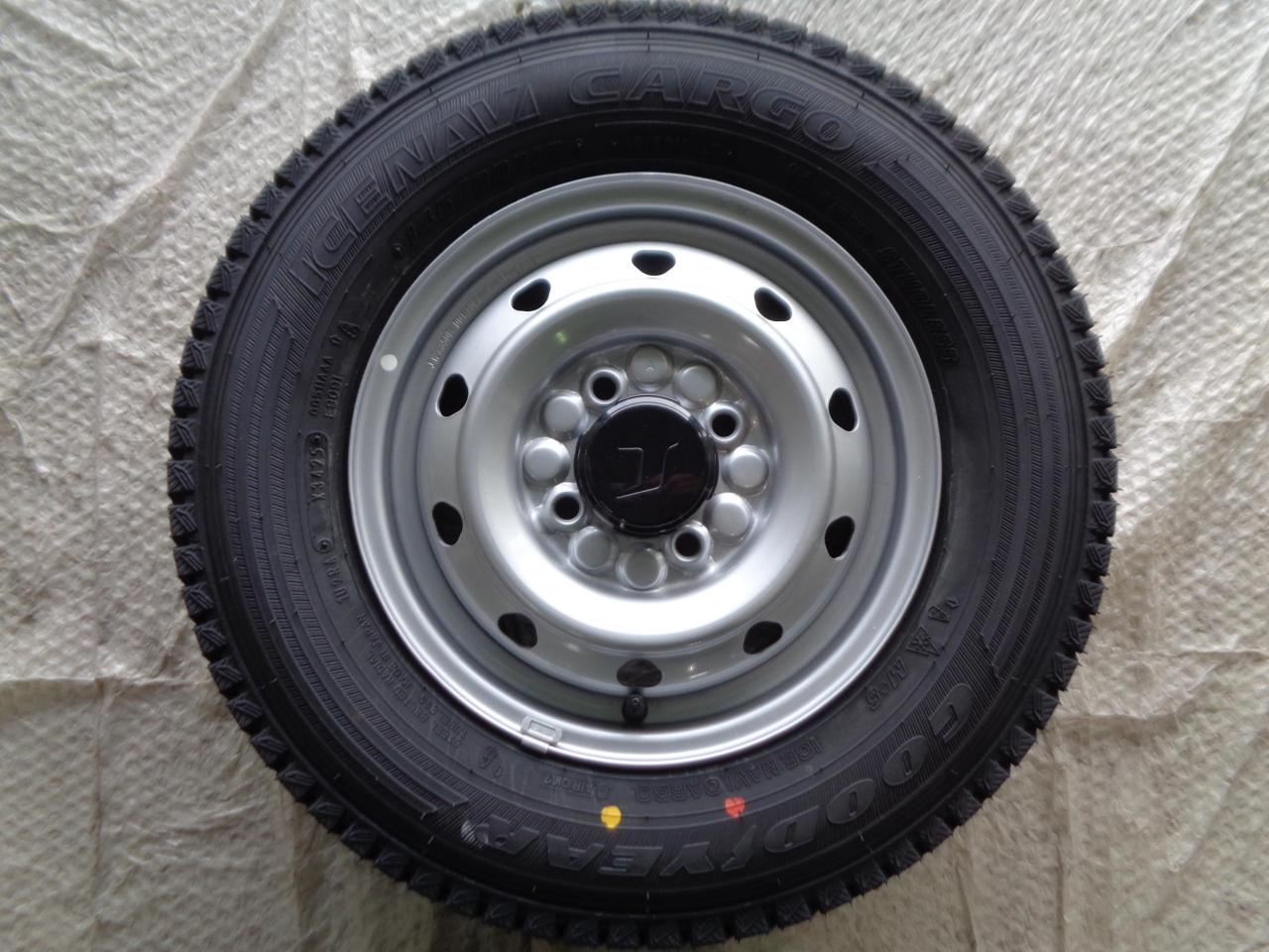 Steel wheel + GOODYEAR ICE NAVI CARGO