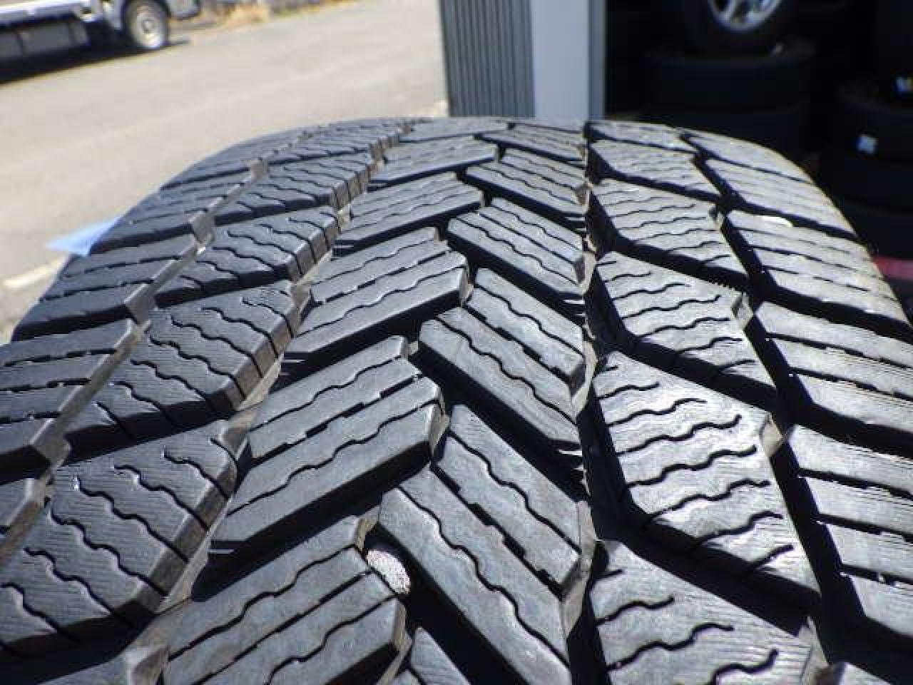 VELVASPORT 17インチ⭐︎傷なし⭐︎MICHELIN スタッドレス⭐︎バリ山 weds(ウェッズ) VELVA(ヴェルヴァ) SPORT + MICHELIN(ミシュラン