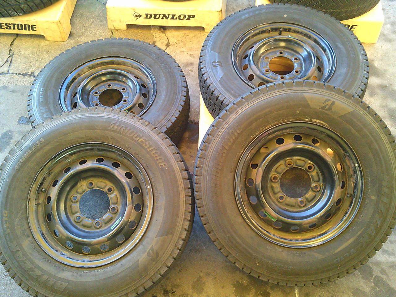 Toyota original Hiace 200 genuine steel wheels + BRIDGESTONE BLIZZAK VL-1