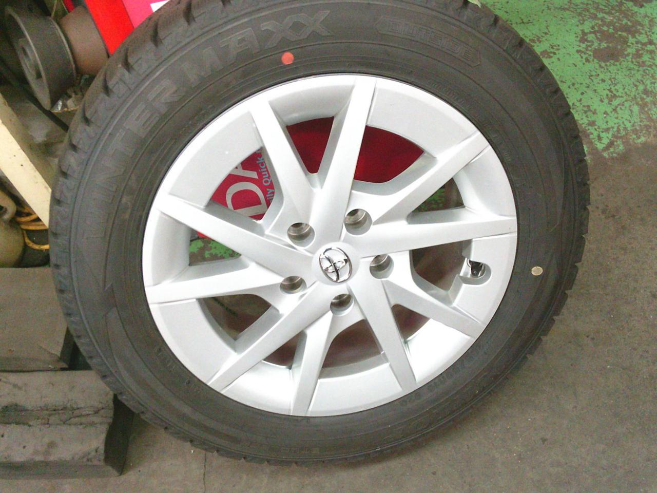 Toyota original Prius α genuine + DUNLOP WINTER MAXX WM02