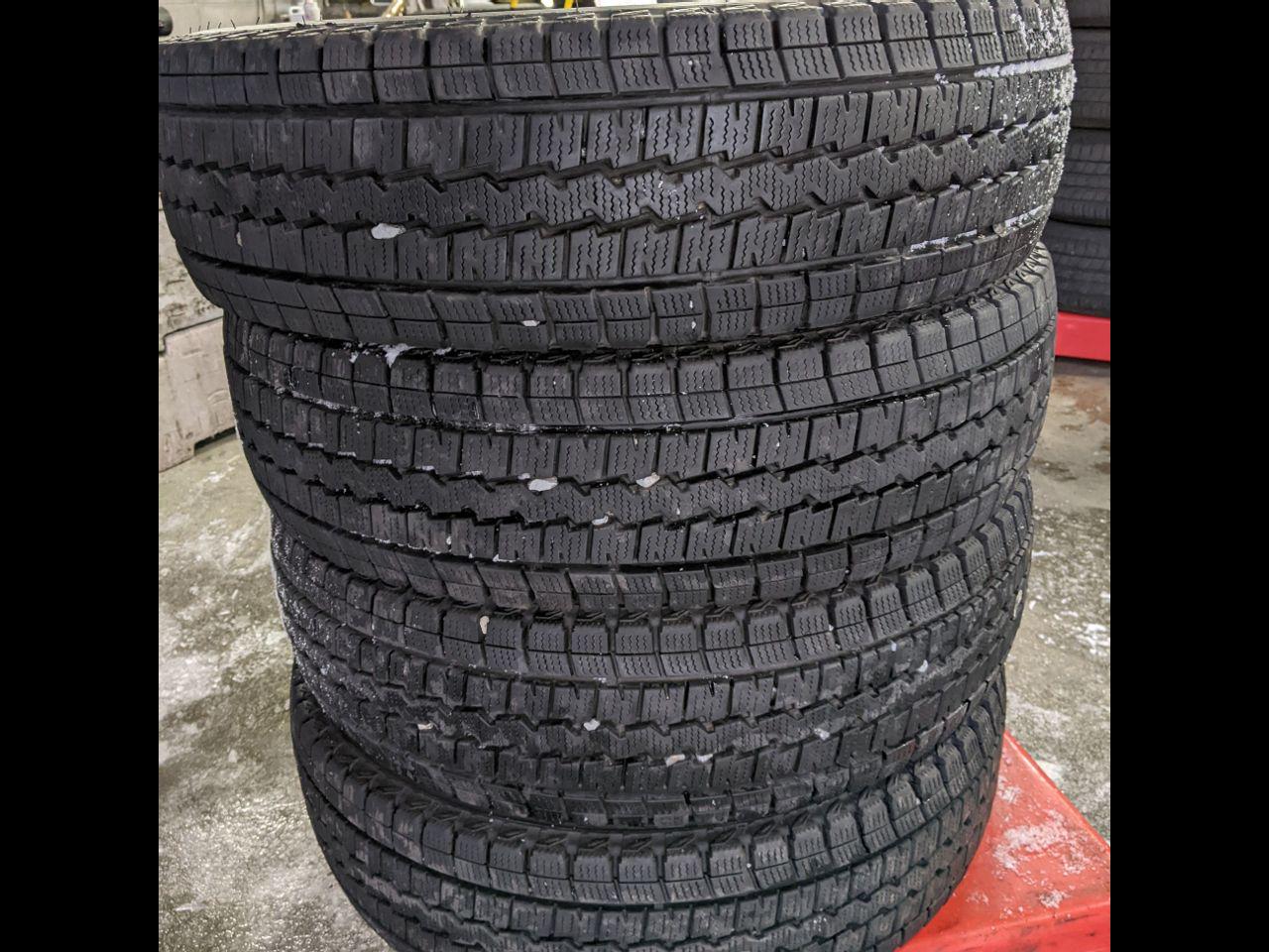 DUNLOP WINTERMAXX SV01 + Toyota Hiace 200 genuine steel wheels