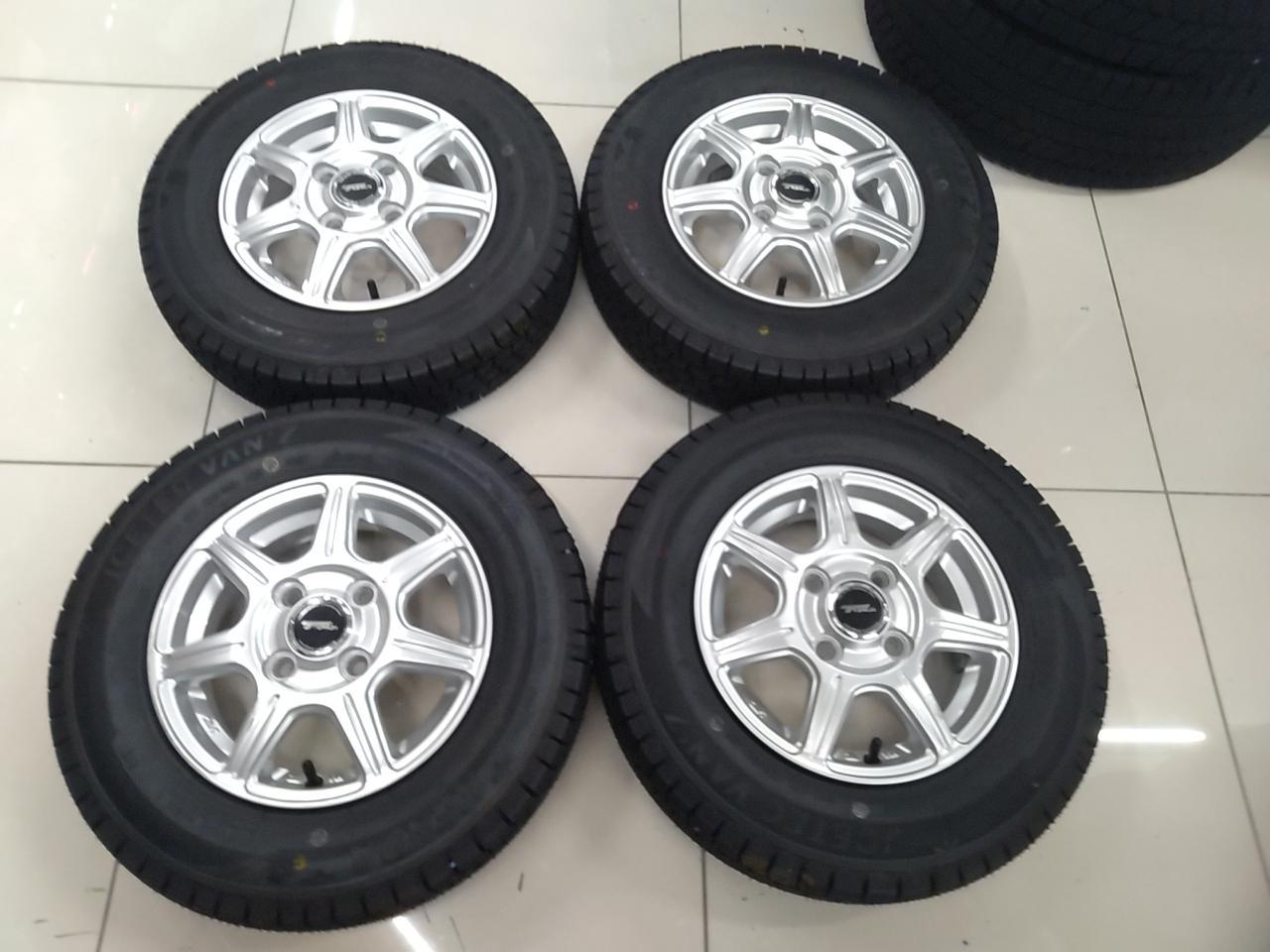BRIDGESTONE TOPRUN R7 + KENDA ICETEC VAN'Z WR01 New 80/78N tires included.