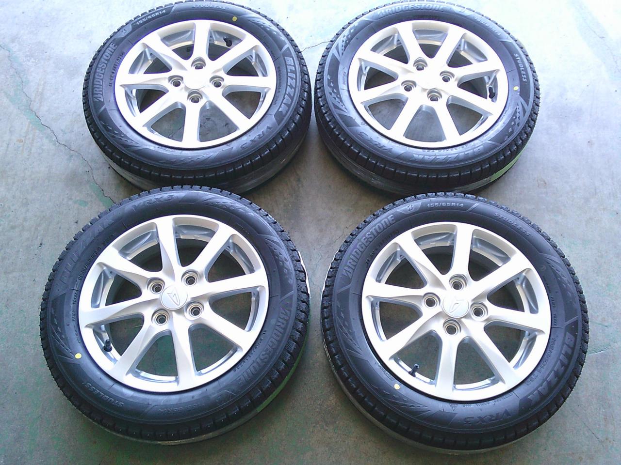 Daihatsu genuine 8-spoke wheels + BRIDGESTONE BLIZZAK VRX3