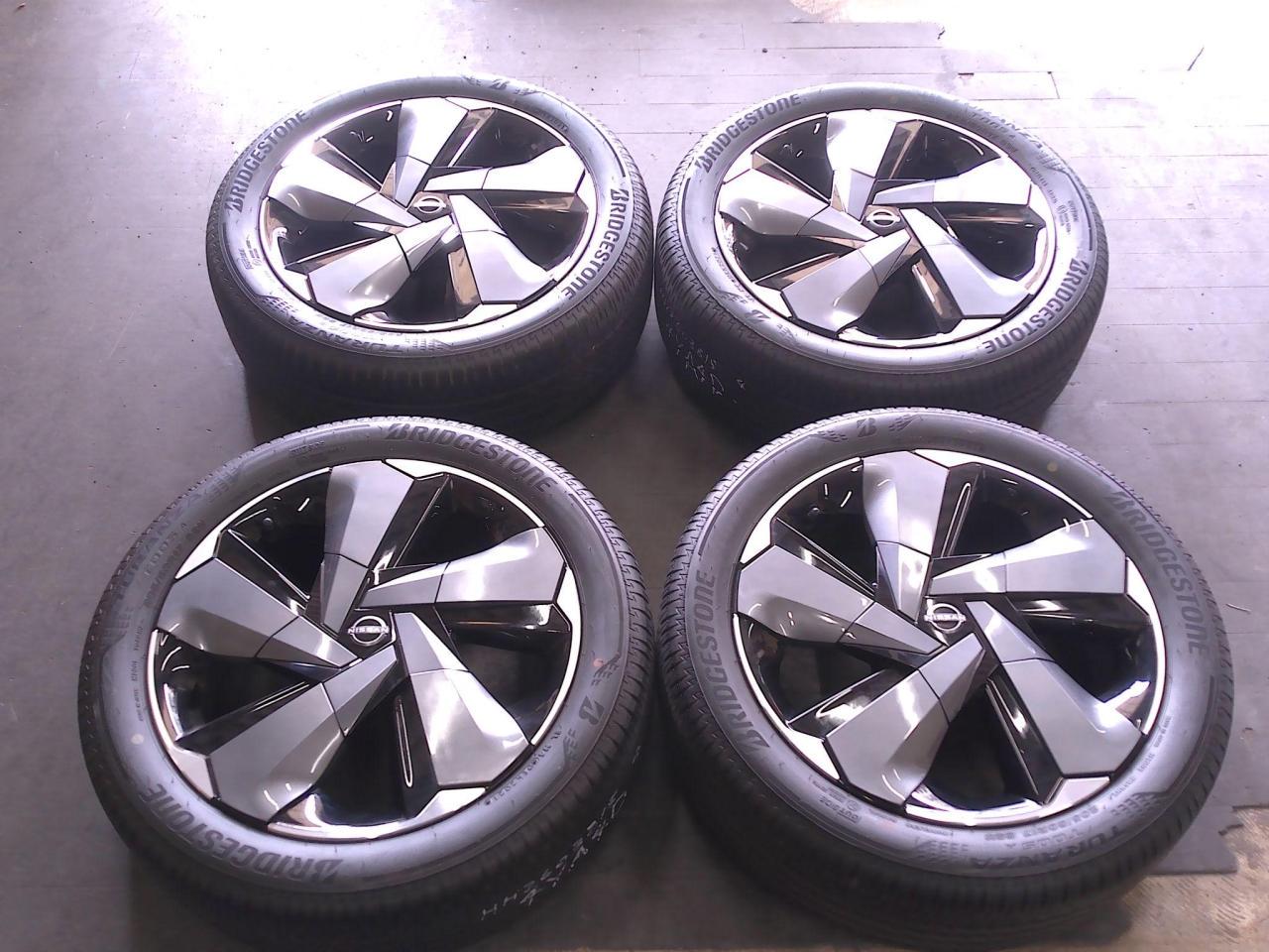 Nissan genuine Note Aura Alloy Wheels + BRIDGESTONE TURANZA T005A