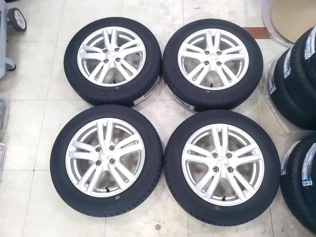 DUNLOP DUFACT DA5 + Laufenn G FIT AS-01