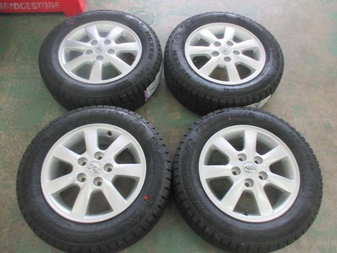 Toyota original Isis original wheel + NEXEN / ROADSTONE WINGUARD ice 2 91T