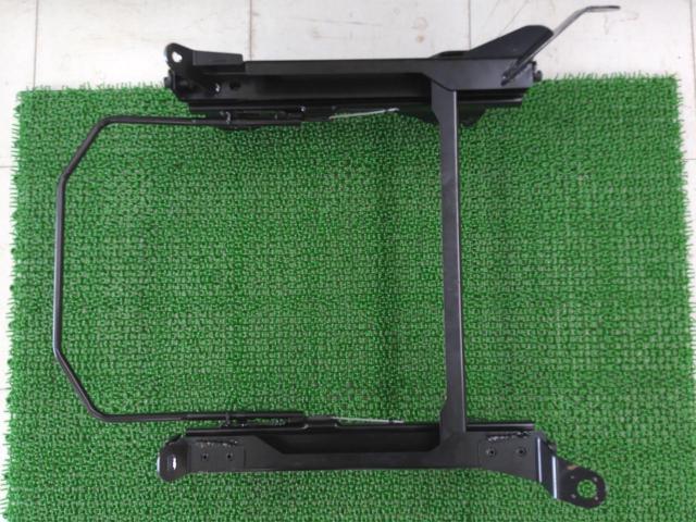 RECAROシートレール 品番2086.525.2   運転席側