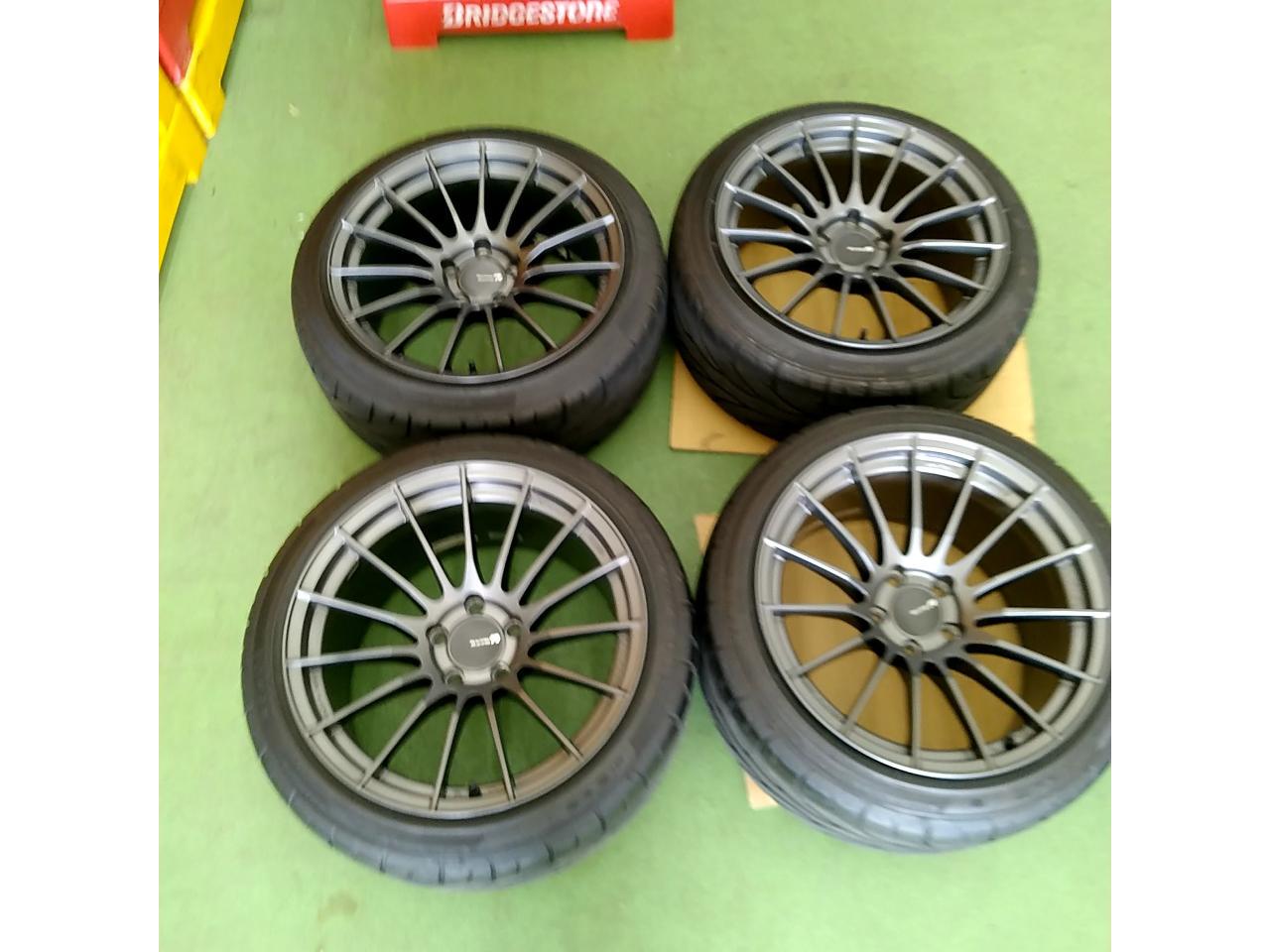 ENKEI Racing Revolution RS05RR + KENDAVEZDA VHP MAX+