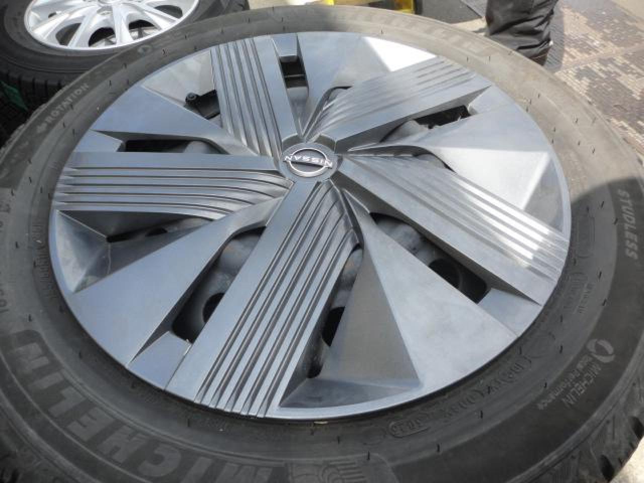 Genuine Nissan parts E13 Note Genuine + MICHELIN X-ICE SNOW + MICHELINX-ICE SNOW