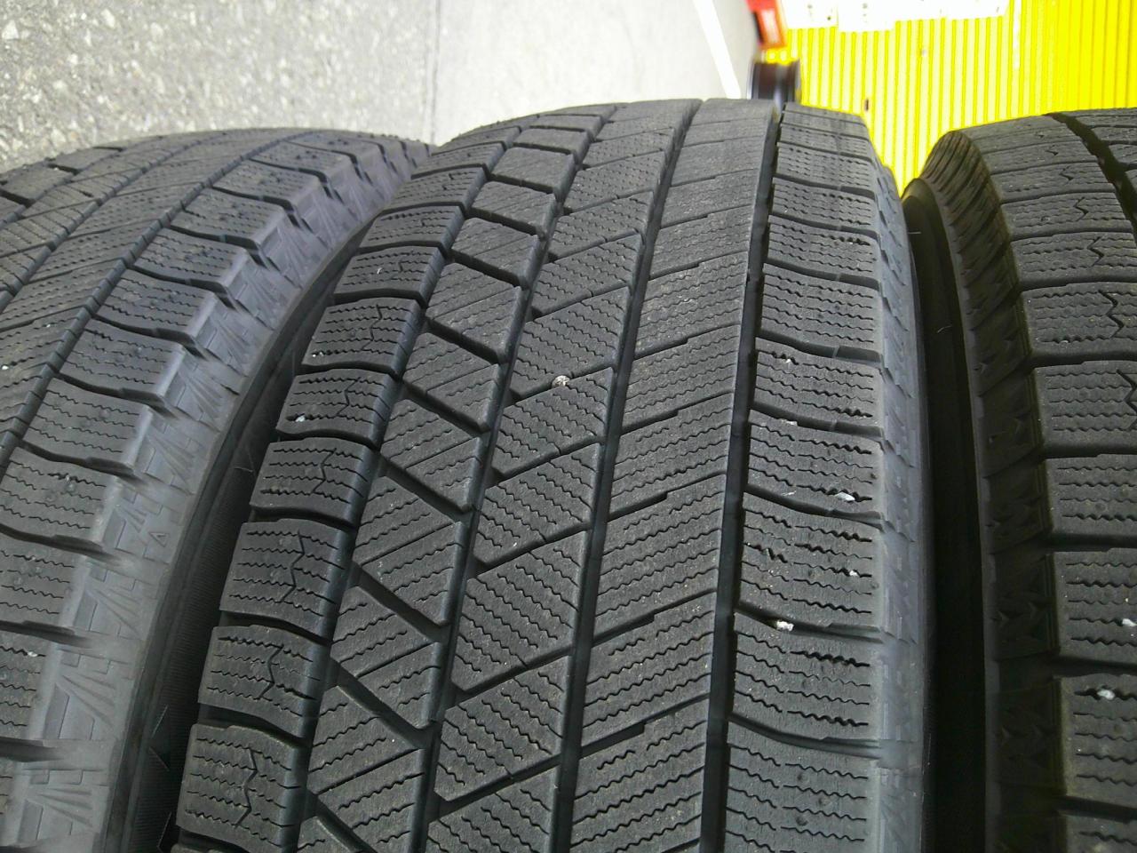 ★在庫処分 先着コメントで送料無料★ BRIDGESTONE BLIZZAK VRX3 + BRIDGESTONE BALMINUM TR10 | やや傷や