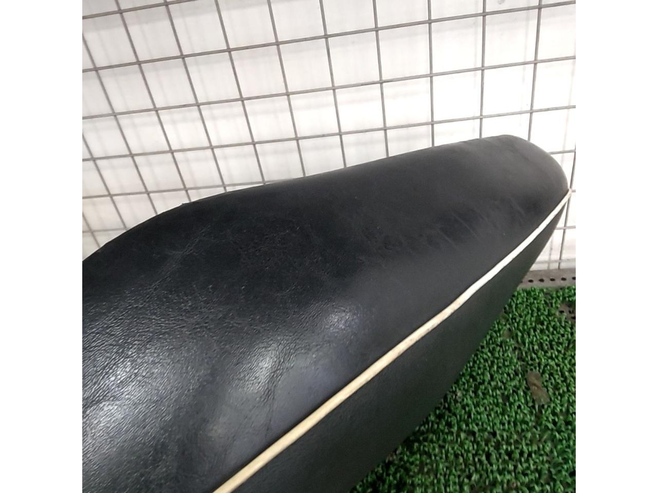 Kawasaki W650 EJ650A 純正シート Kawasaki 純正シート W650(EJ650A・'99-'00) | 傷や汚れあり | アップ
