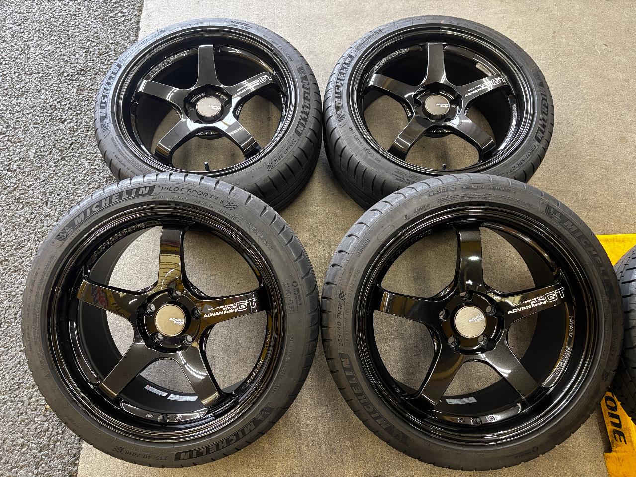 YOKOHAMA ADVAN Racing GT + MICHELIN PILOT SPORT4
