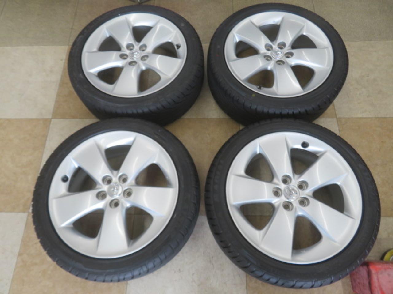 30 Prius S Touring original wheel + KENDA KAISER KR 20