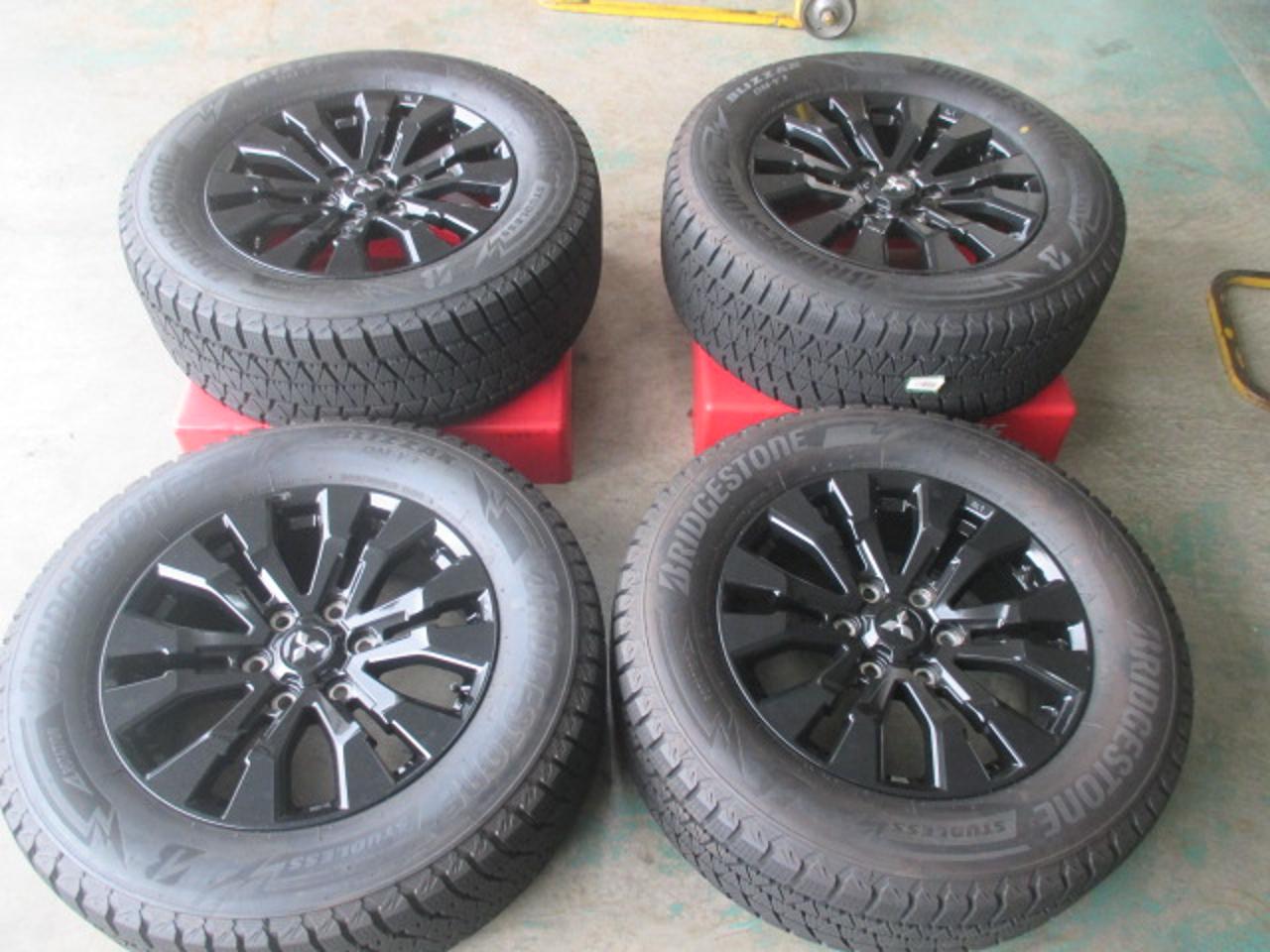Mitsubishi genuine Triton GSR grade genuine wheels + BRIDGESTONE BLIZZAK DM-V3