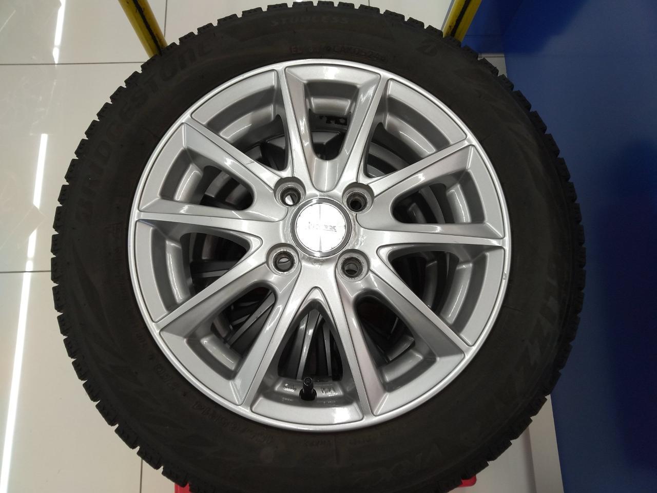 BRIDGESTONE Lanx + BRIDGESTONE BLIZZAK VRX2