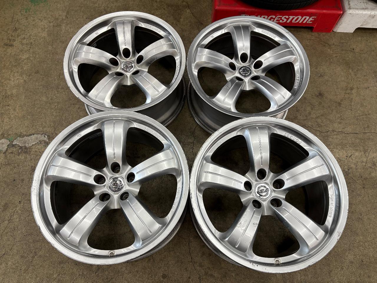 Nissan Fairlady Z / Z33 NISMO Original wheel *Front and rear wheels are different in inches.