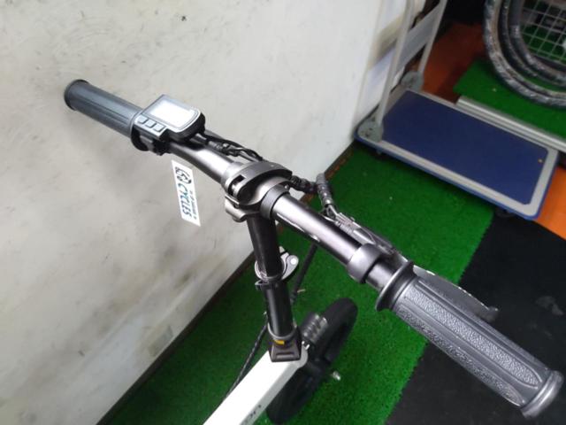 HOLDON Q1 14インチ シングルギア 電動アシスト自転車 ホワイト ※後輪パンク・ライト配線切れのためわけあり