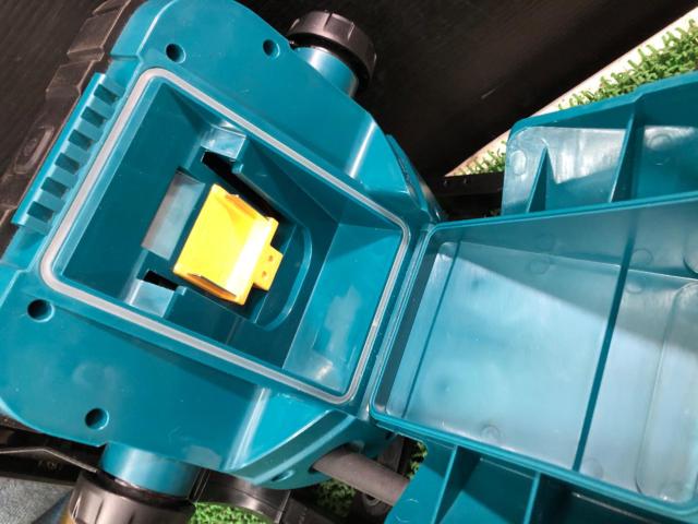 makita ML805 充電式LEDスタンドライト