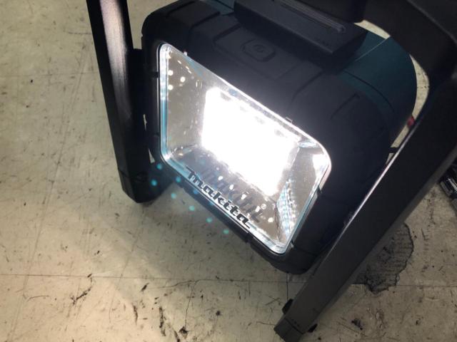 makita ML805 充電式LEDスタンドライト