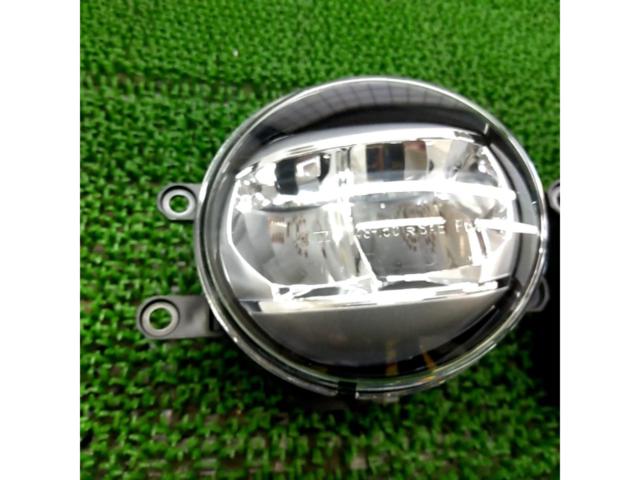 TOYOTA純正 LEDフォグレンズ