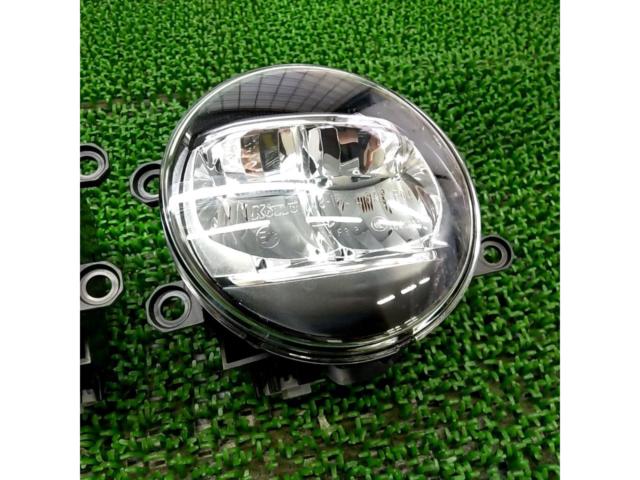 TOYOTA純正 LEDフォグレンズ