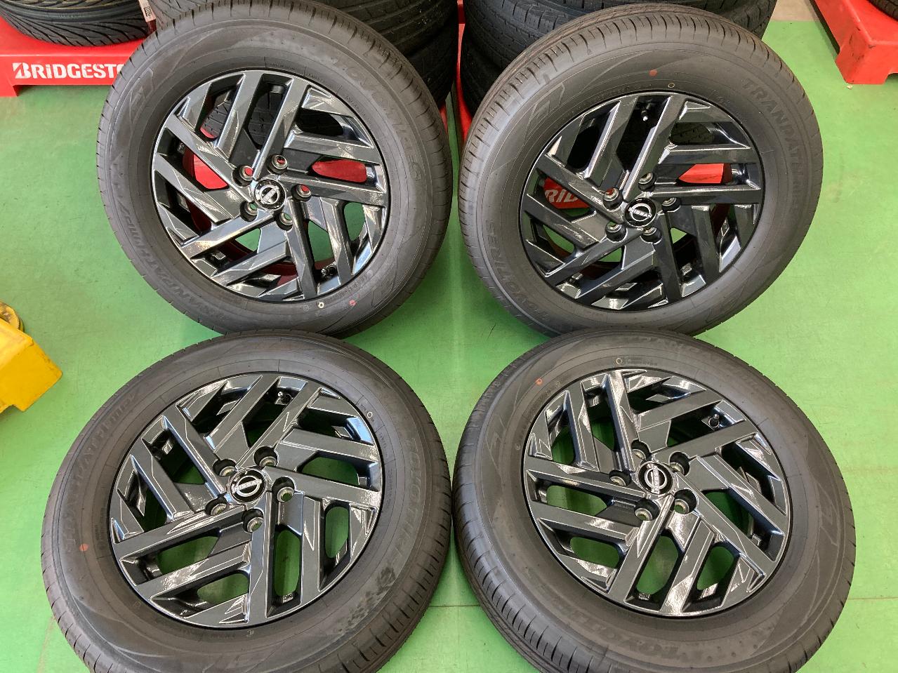 New car removal NISSAN C28 Serena Highway Star V Genuine Aluminum wheels + TOYO TRANPATH MP7