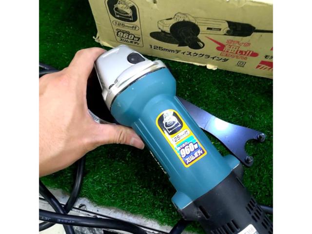 makita
9535B
Disc grinder