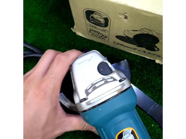 makita
9535B
Disc grinder