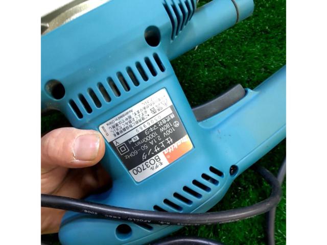 makita
Finishing sander
B03700