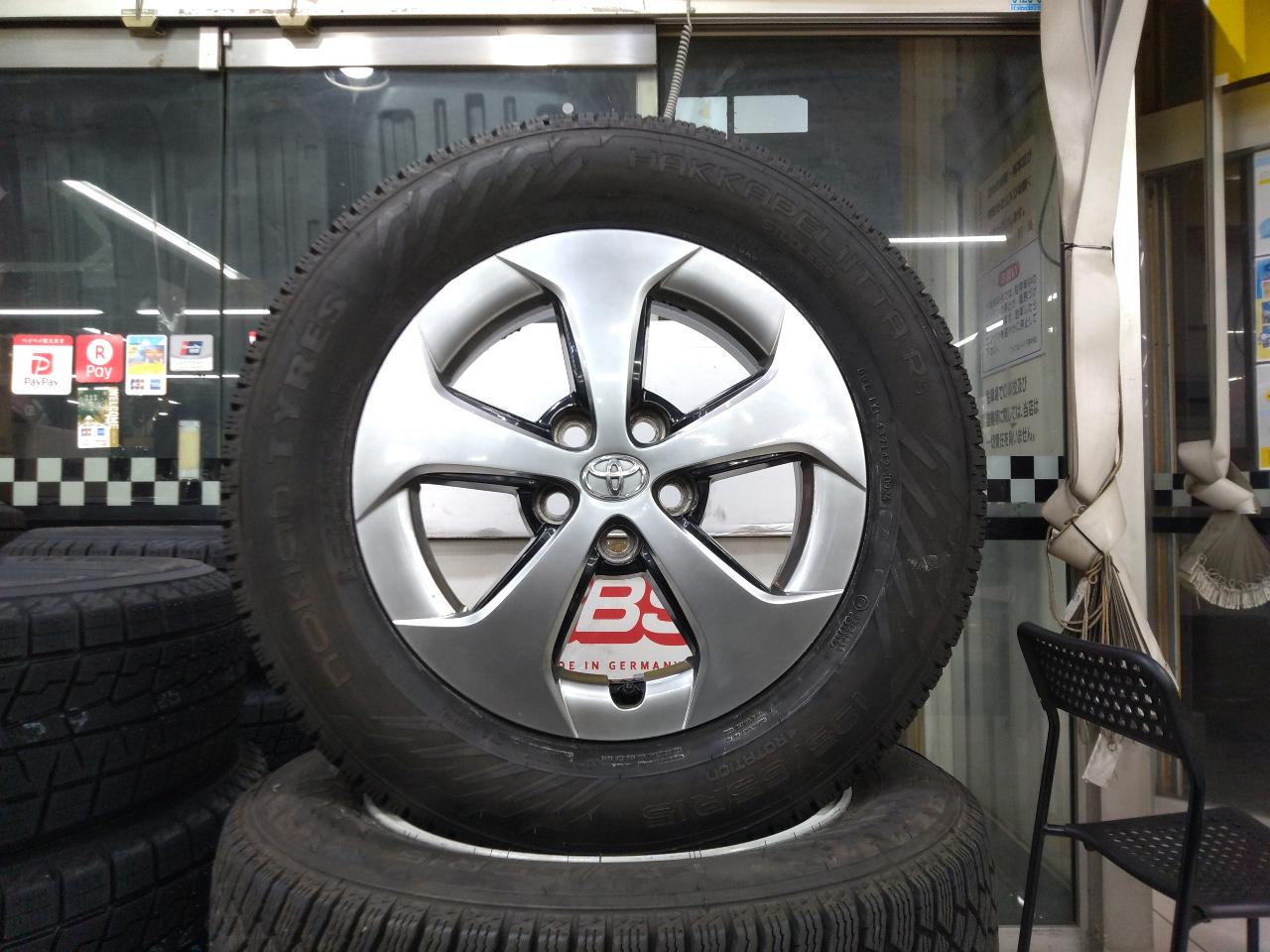 TOYOTA Prius / ZVW30 late genuine wheel + NOKIAN Hakkapeliitta R5