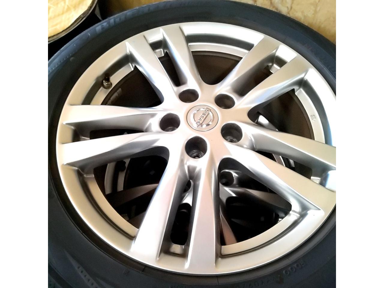 Nissan E52 Elgrand original wheel + YOKOHAMA BluEarth RV-02