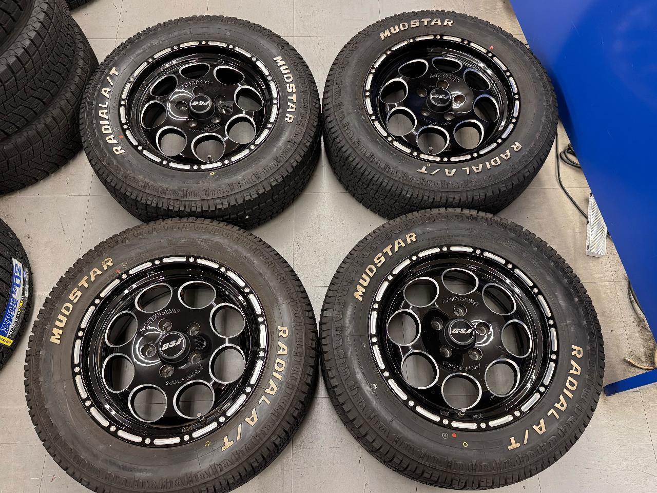 Left yellow con BilletStarJapan BSJ WHEELS ARTESANO JF-008+MUDSTAR RADIAL A / T