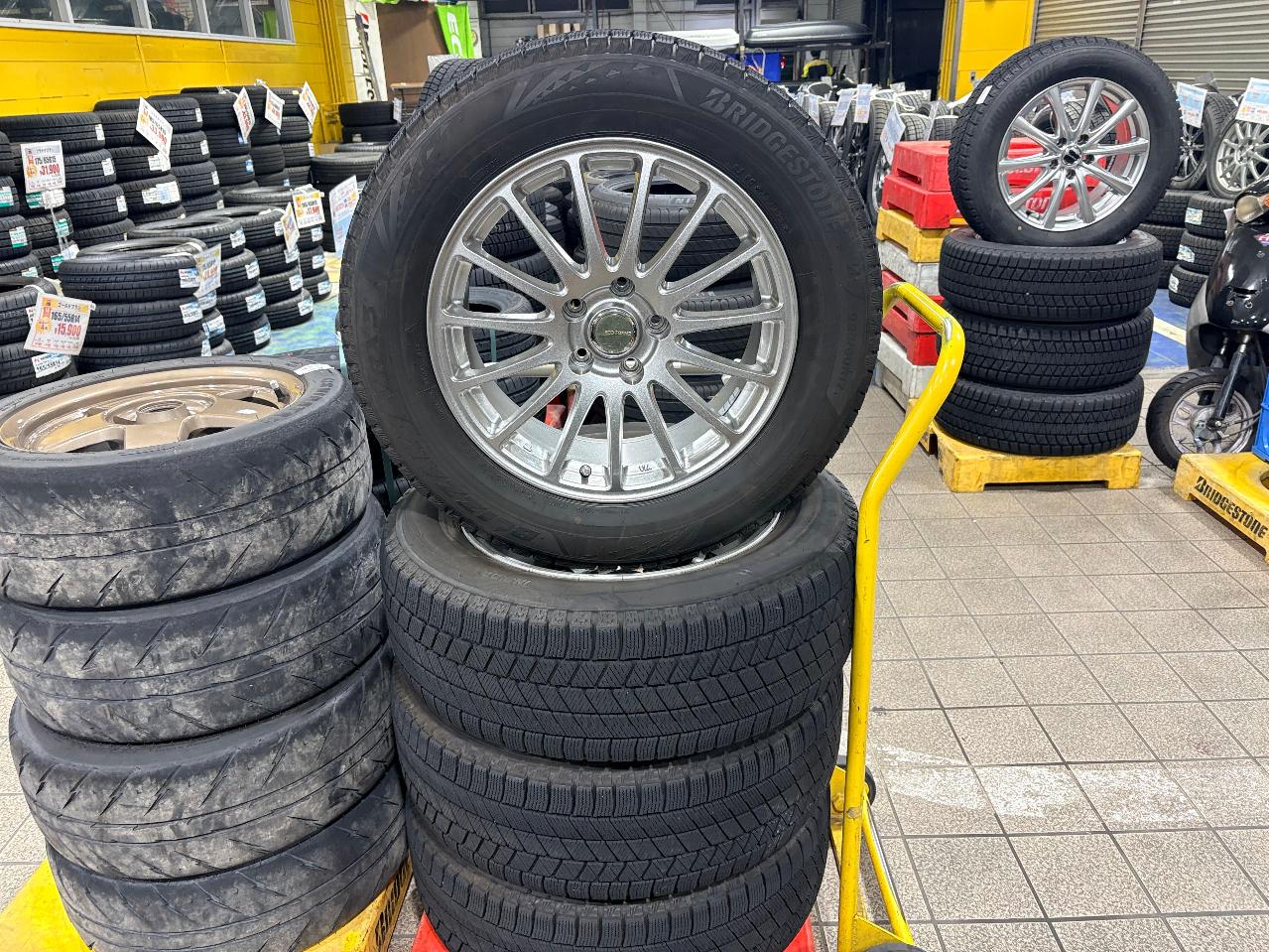 BRIDGESTONE ECO FORME SE-12 + BRIDGESTONE BLIZZAK VRX3