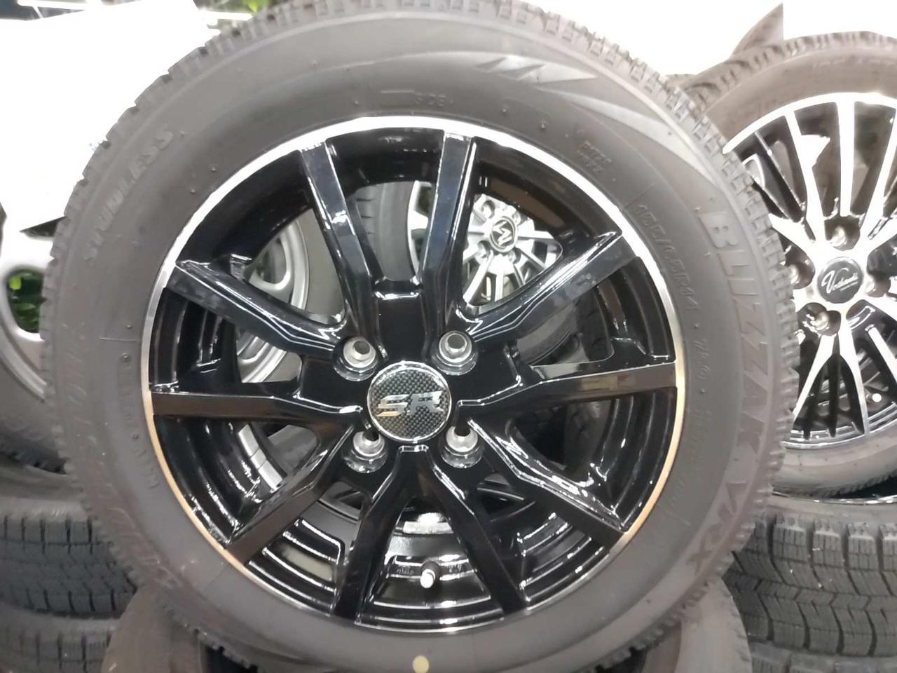 Because it's an older model, it's cheaply available. SR Spoke wheels + BLIZZAK VRX for all kei cars