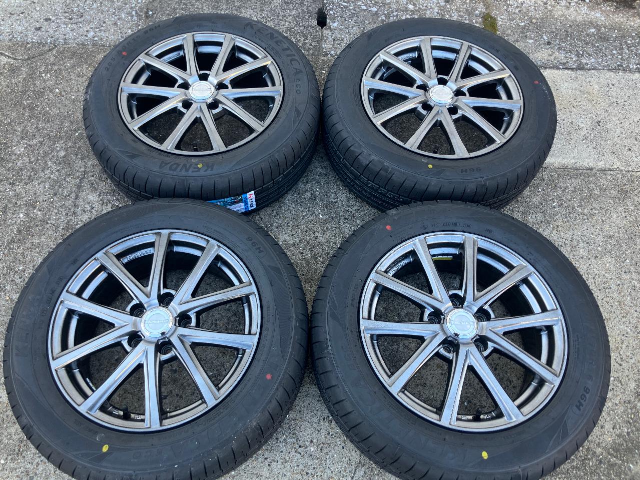 BLEST EURO MAGIC Aspire FX Alloy Wheels + KENDA KRE203 Series 90 Noah Voxy