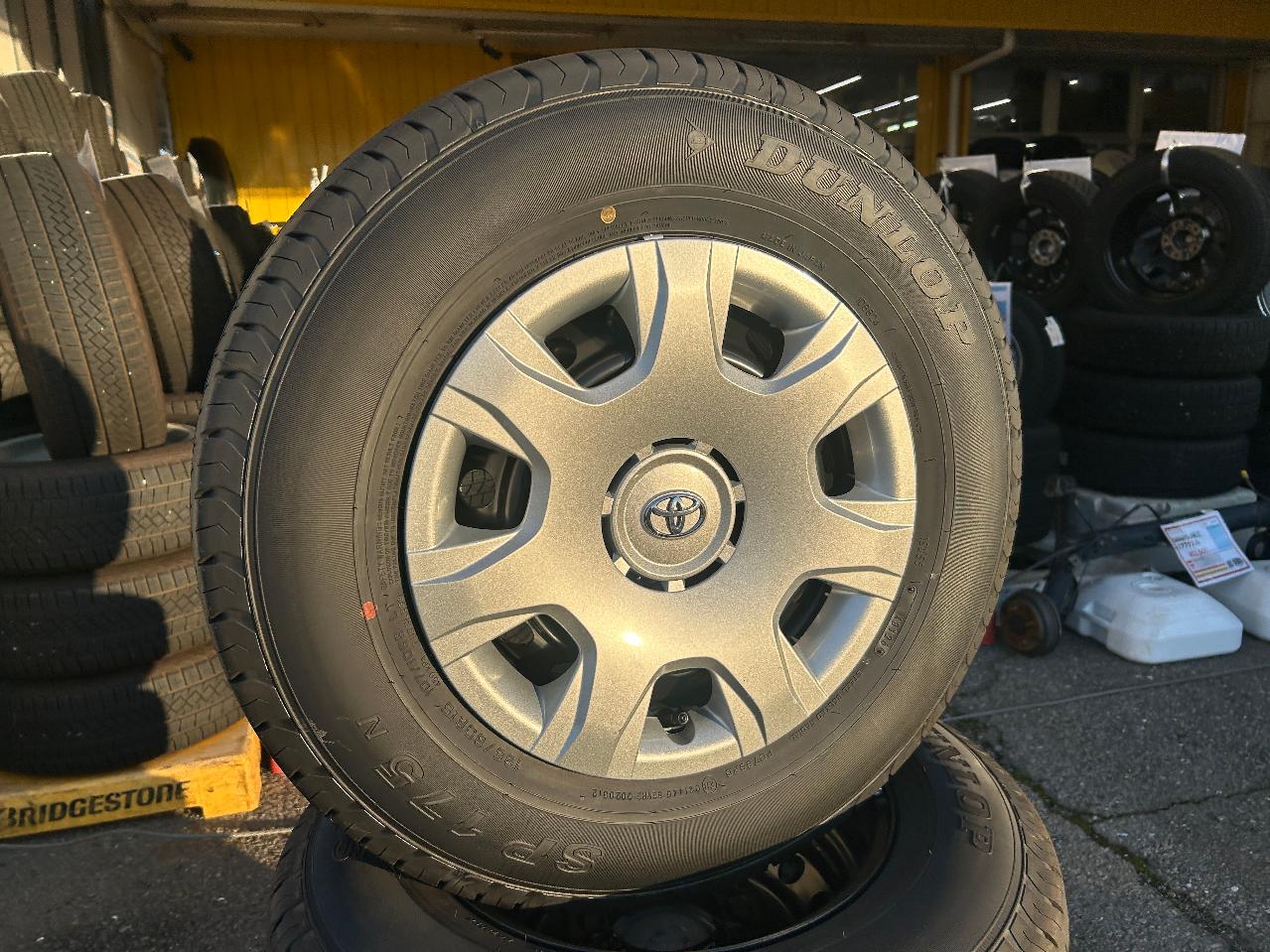 TOYOTA Hiace 200 Genuine steel wheel + DUNLOP SP175