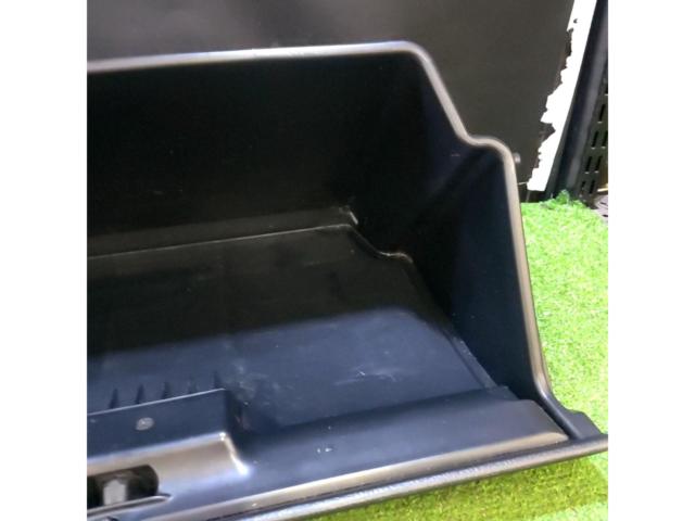 【アルテッツァ/SXE10】TOYOTA純正グローブBOX