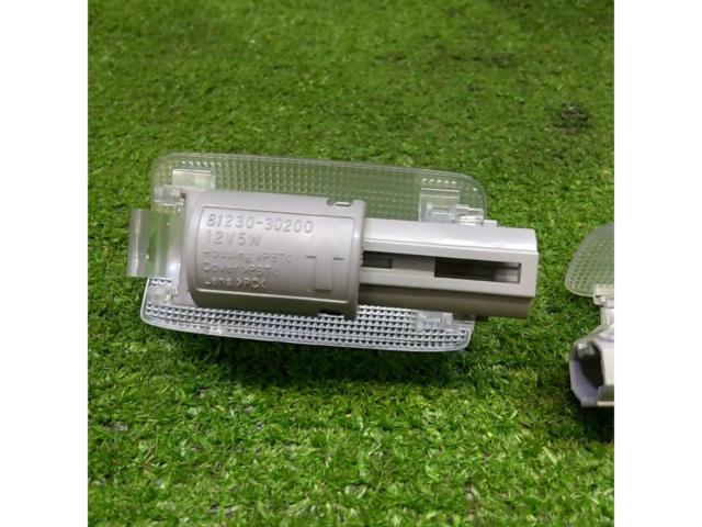 【カムリ/70系】TOYOTA純正カーテシランプ
