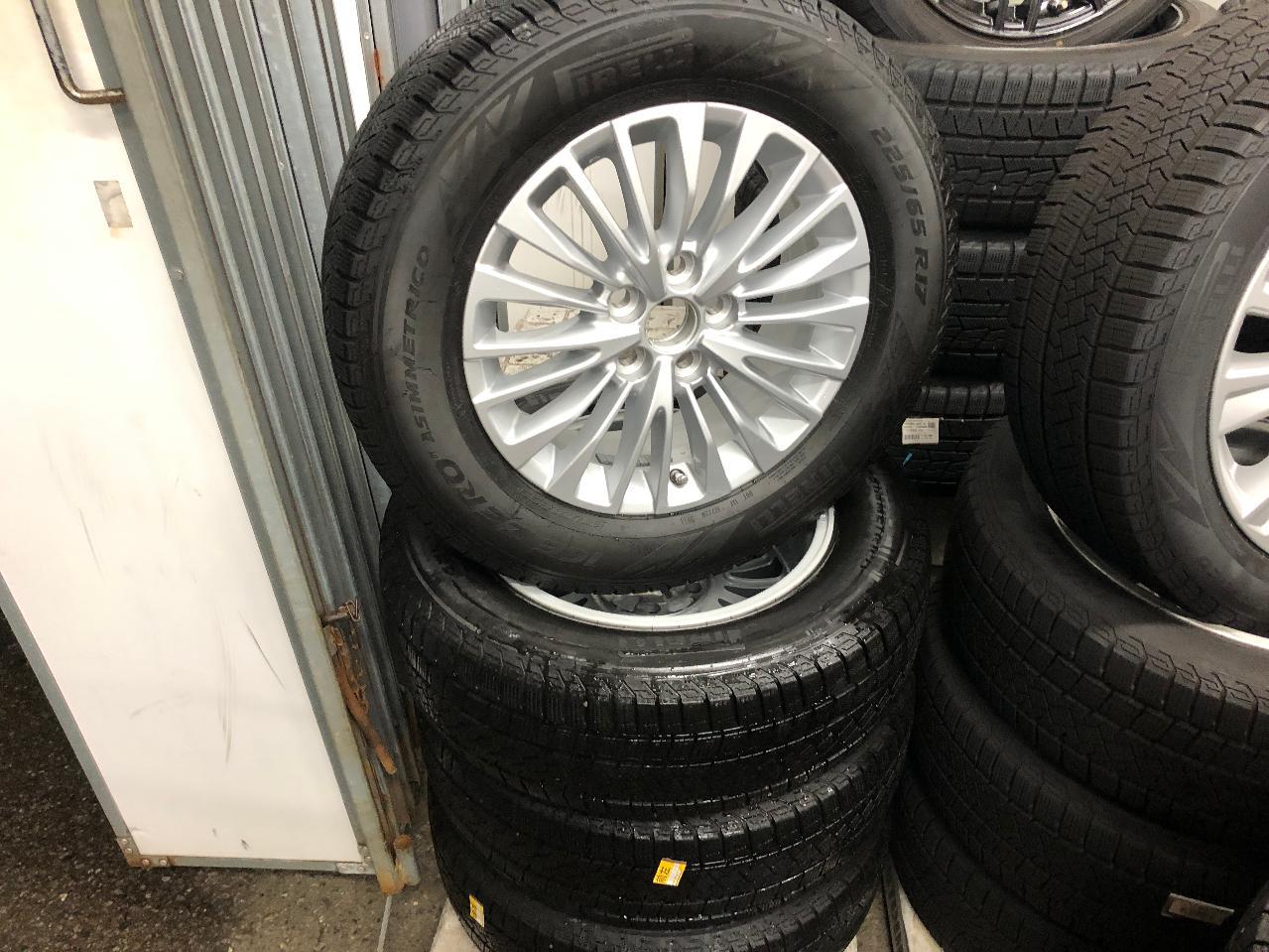 TOYOTA Genuine wheels for the 40-series Alphard + PIRELLI ICE ZERO ASIMMETRICO