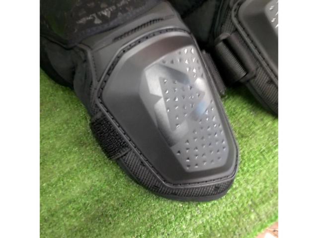 サイズ:S/M Leatt ニーガード 3DF Hybrid 左右セット