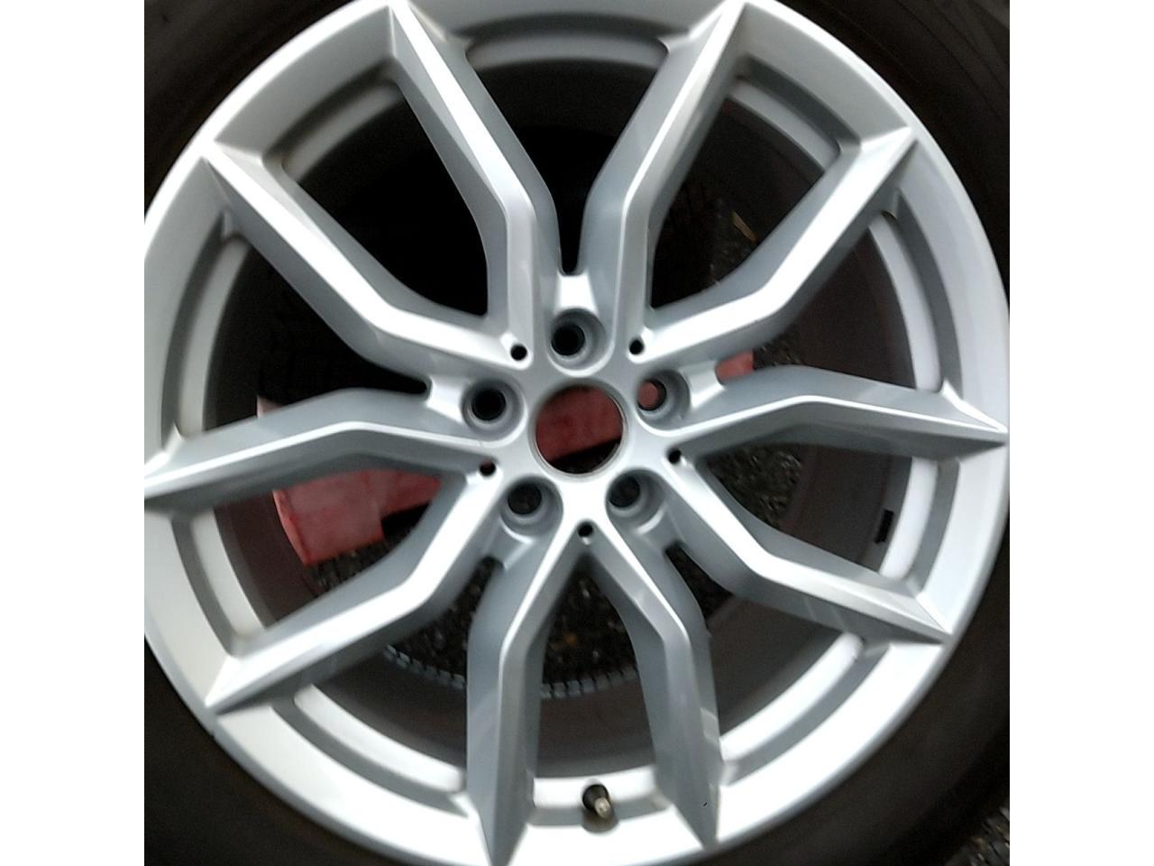 BMW G05/G06 X5 / X6 Genuine V-spoke styling wheels + DUNLOP WINTERMAXX SJ8