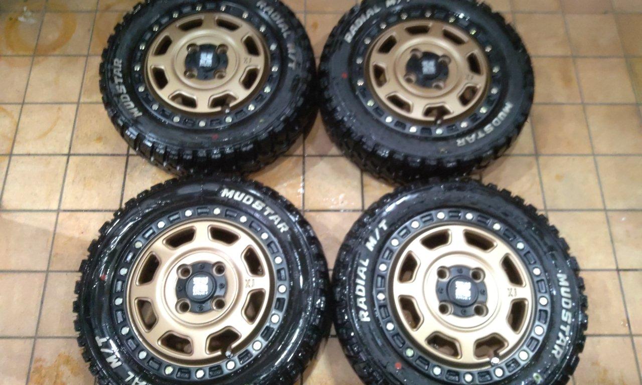 MLJ XTREME-J XJ07 + MUDSTAR RADIAL M / T
