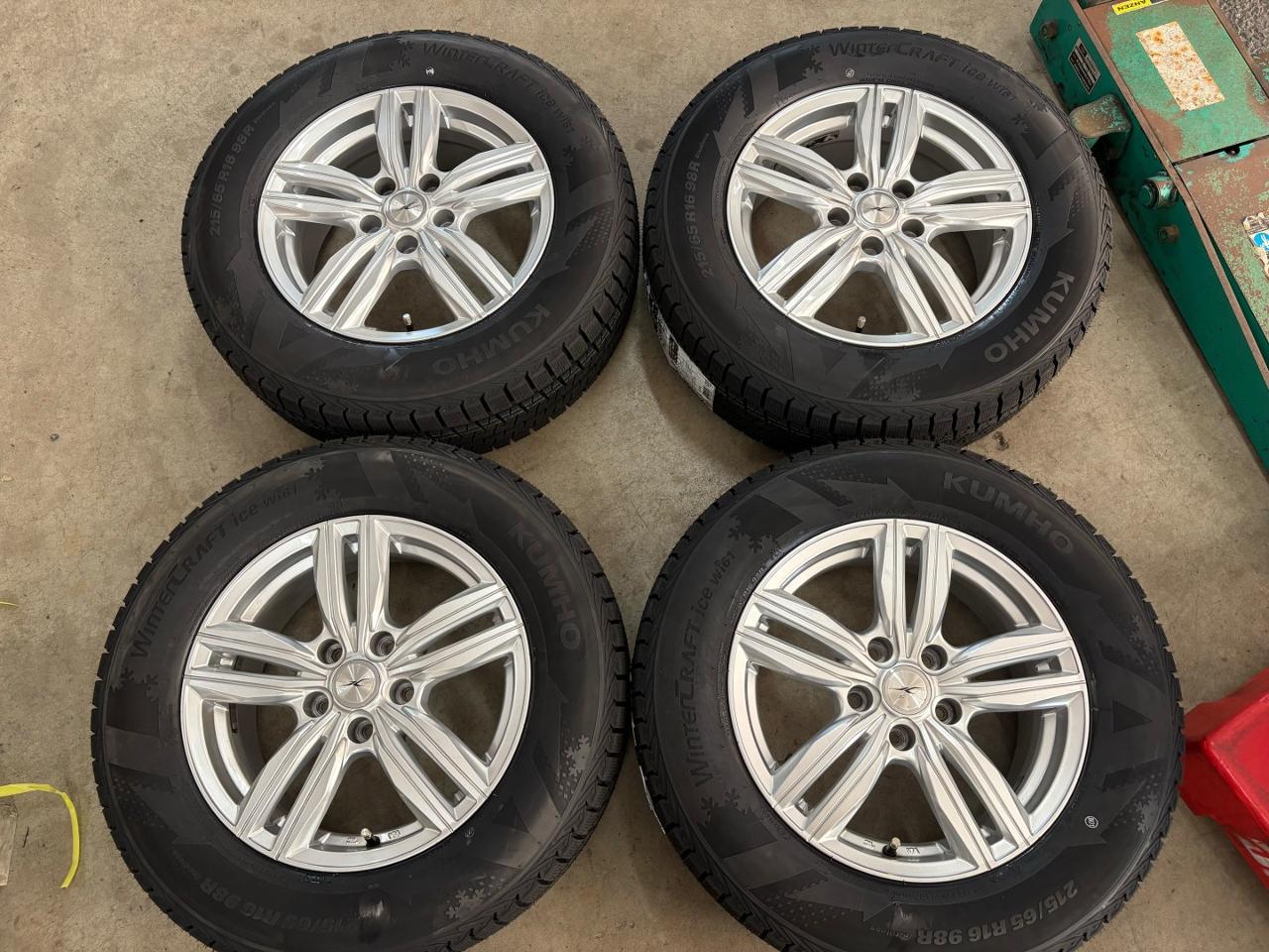 weds JOKER SCREW + KUMHO WinterCRAFT ice Wi 61 215 / 65R16