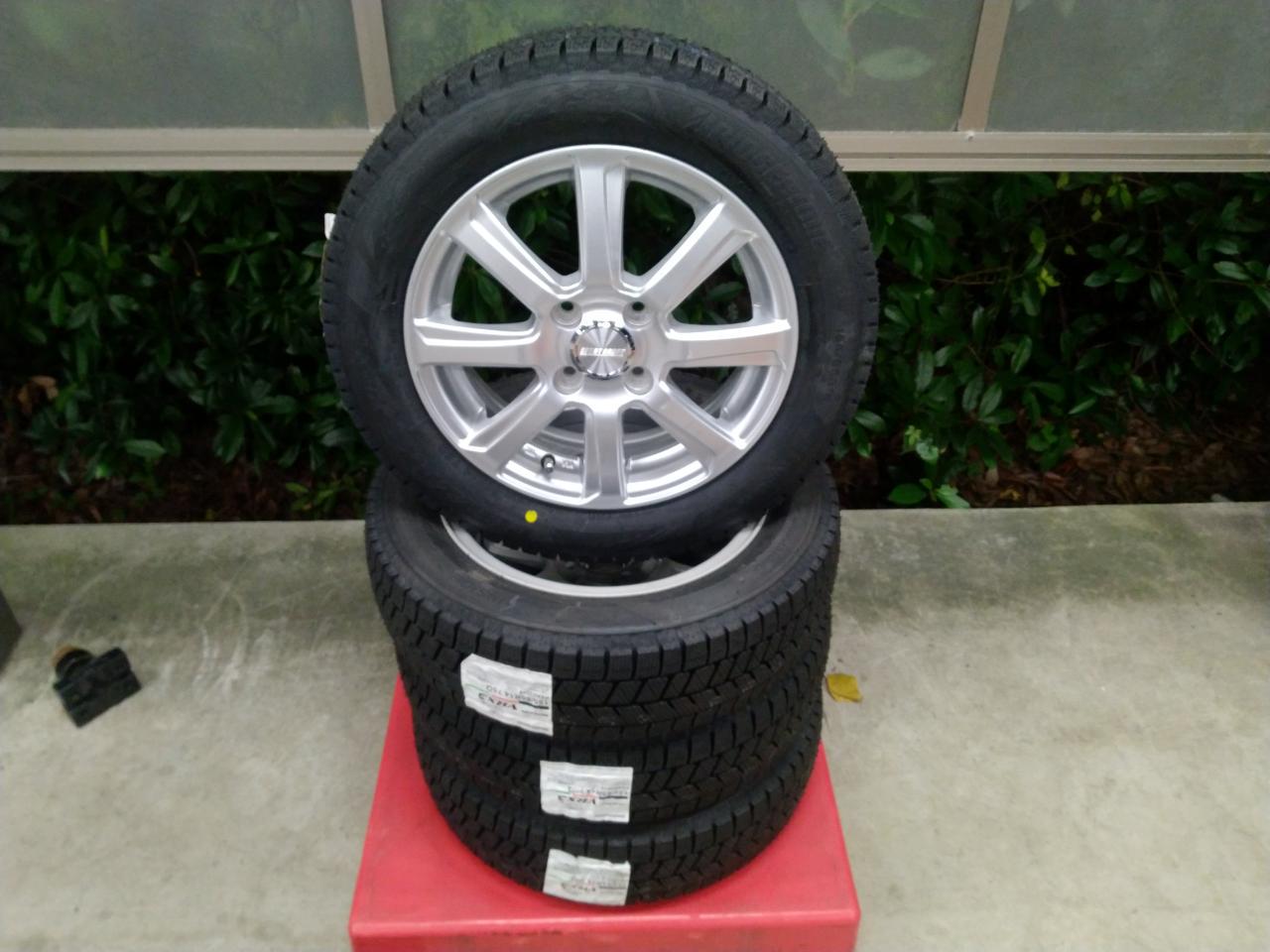 Yellow for Kei cars Hat SPORT GRANT + BRIDGESTONE BLIZZAK VRX3