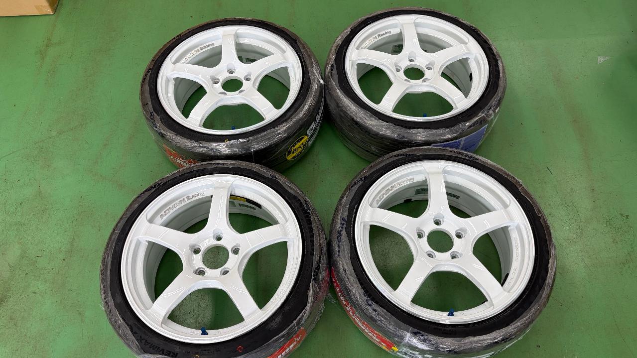 YOKOHAMA ADVAN Racing TC-4 + SHIBATIRE R23 205 / 45R17 Compound: 280 Balance adjusted