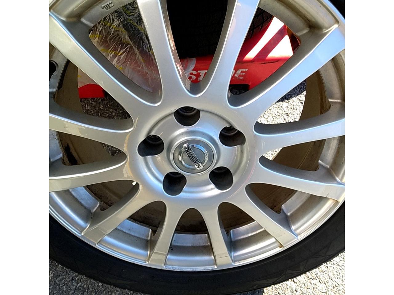 Nissan genuine OP 12-spoke wheels Used in a Juke + TOYO OBSAVE GIZ3