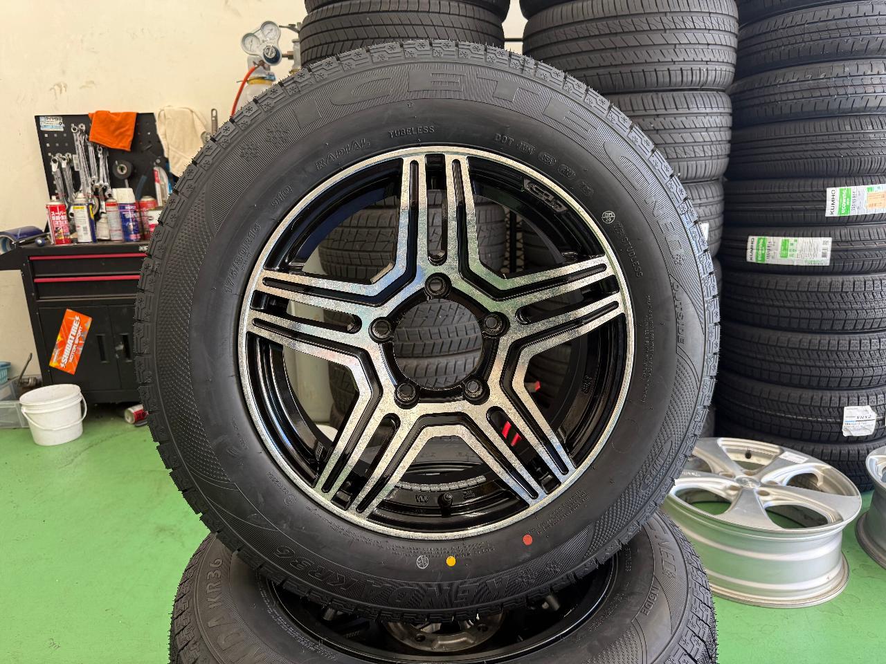 Lehrmeister PREMIX GRAVAS Jr + KENDA ICETEC NEO KR36 with new tires