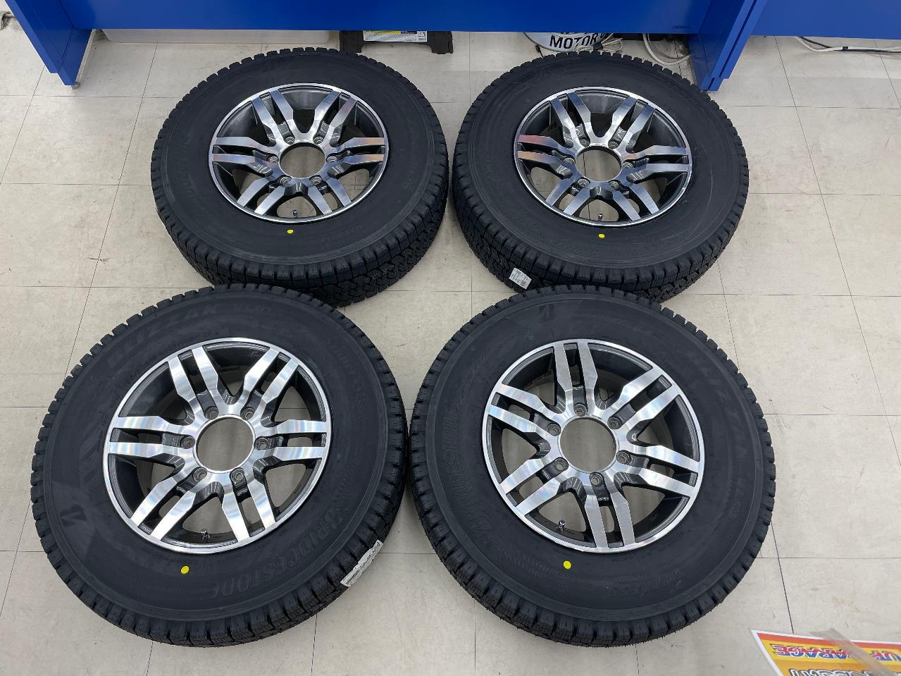 KYOHO PPX PR-06 for HIACE + BRIDGESTONE BLIZZAK VL10